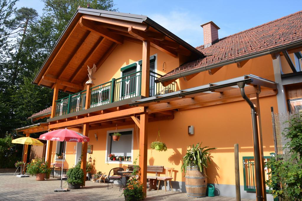 Gaestehaus Schmid Sankt Johann im Saggautal Exteriör bild